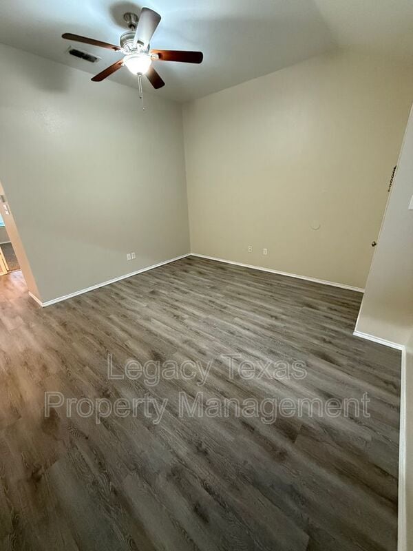 Foto del edificio - 641 WOODARD