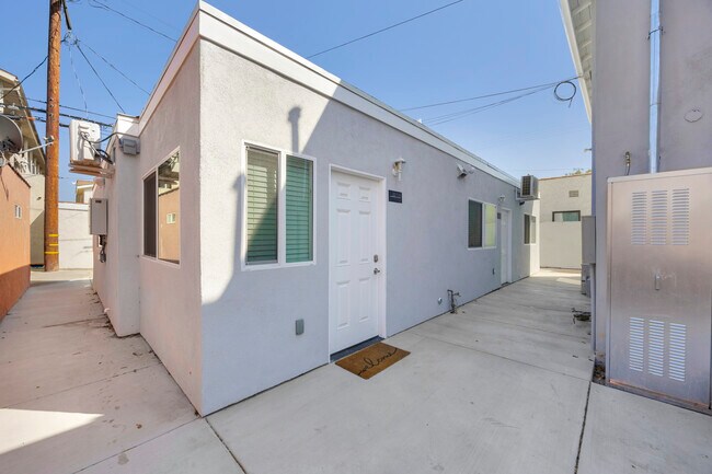 Foto del edificio - 2210 Pine Ave