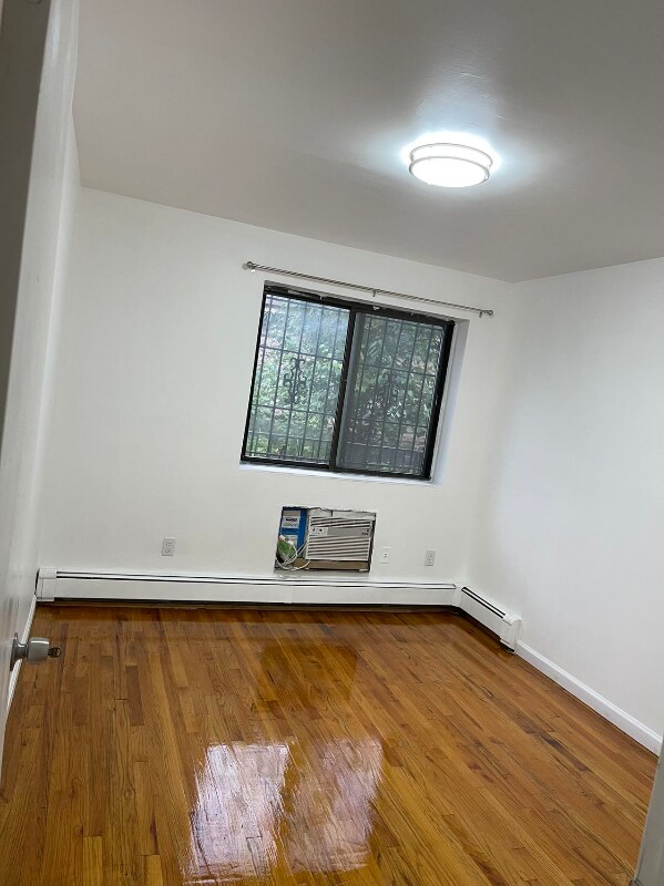 404545 68th St Unit First floor, Queens, NY 11377 Room for Rent in