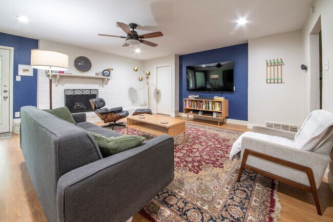 Foto del edificio - The Perfect Blend of Comfort, Style & Functionality in Ridglea Hills!