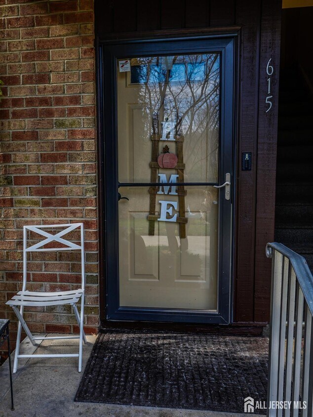 Foto principal - 615 Cricket Ln