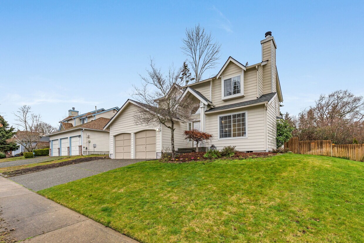 Primary Photo - 2008 Camas Ave NE