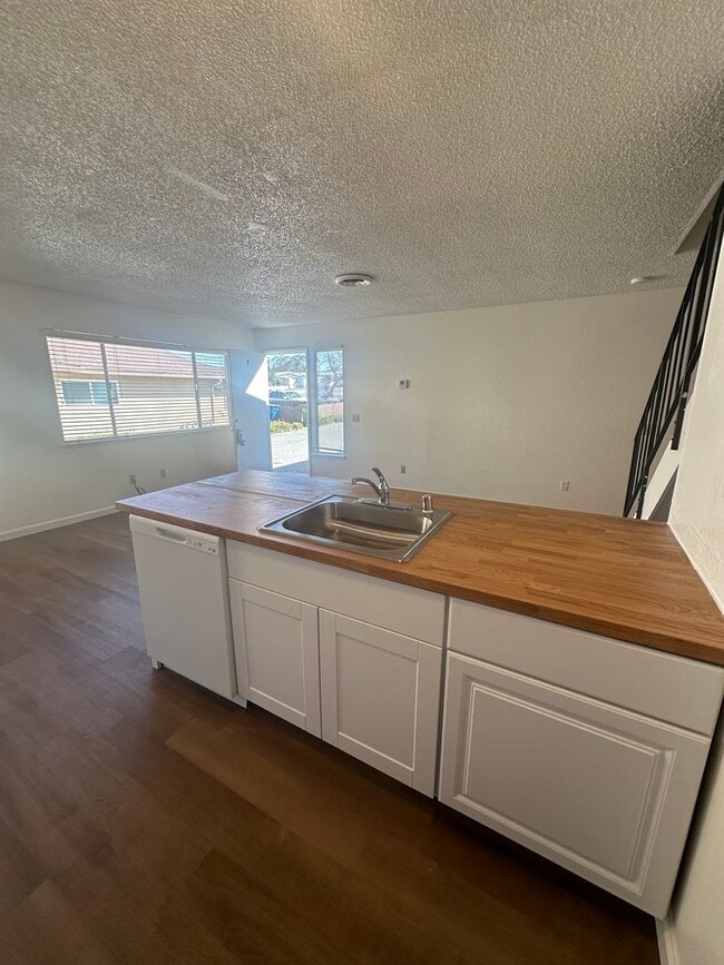 Building Photo - Zanetta Dr. (3057)