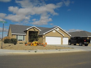 Building Photo - 3000 Elizabeth Ct