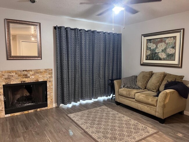 Photo - 533 W Guadalupe Rd Apartment