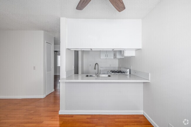 2 habitaciones, 1 baño - 711 pies cuadrados - Cocina - 2763 San Marino