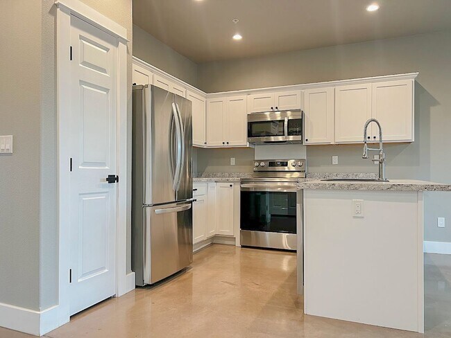 Foto del edificio - Pet Friendly 2 bed/ 2 bath unit at Soldier Ridge!