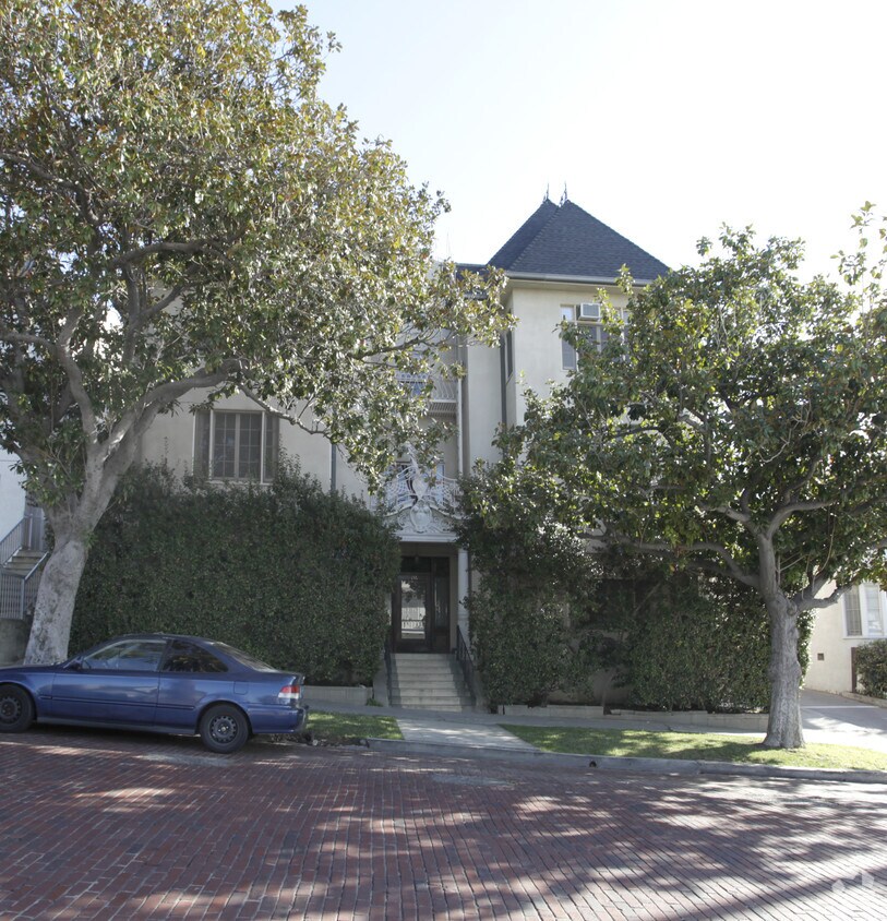 Primary Photo - 136 N Commonwealth Ave
