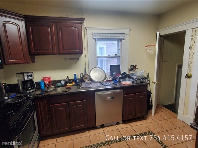 Building Photo - 936 Mary St