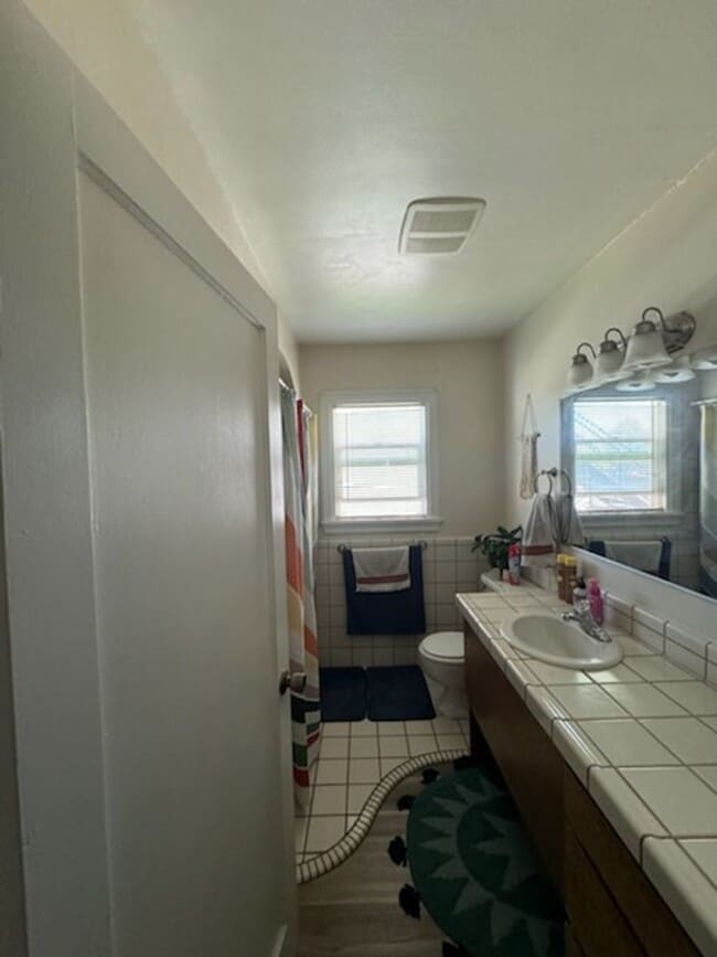 Foto del edificio - Private Rooms and Apartments Available Near SUU