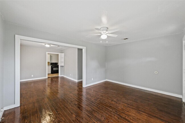 Foto del edificio - 4125 Dockrell St