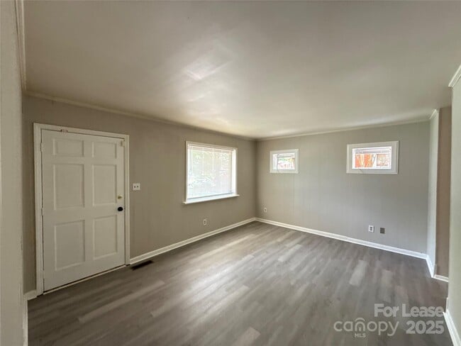 Building Photo - 1105 Interurban Ave