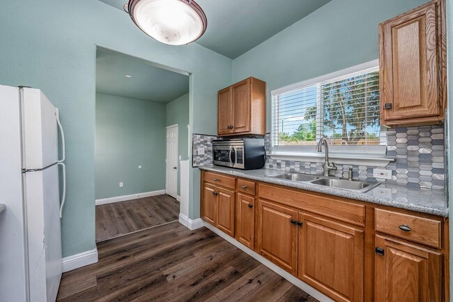 Building Photo - CUSD Home, 2BR/1BA, Modern Updates - Built...
