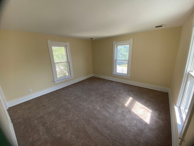 Living room - 608 S Main St