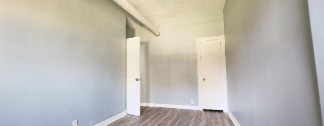 Foto del edificio - 8004 S Eberhart Ave