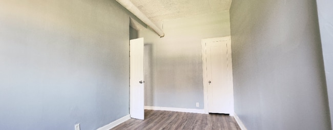 Building Photo - 8004 S Eberhart Ave