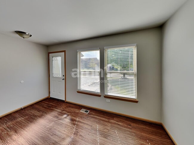 Building Photo - 3226 Kenilworth Ln