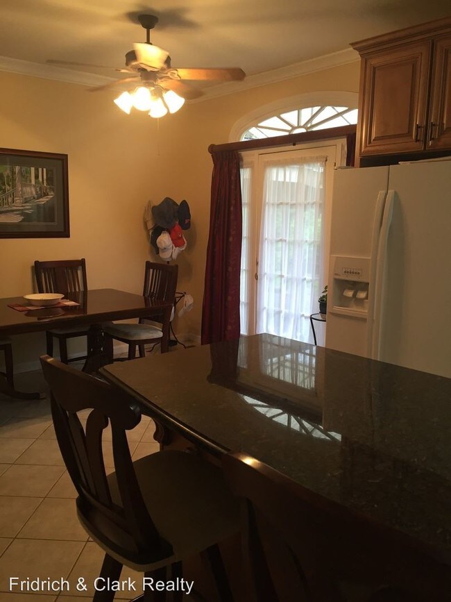 Building Photo - 3 br, 2.5 bath House - 4020B Woodlawn Drive
