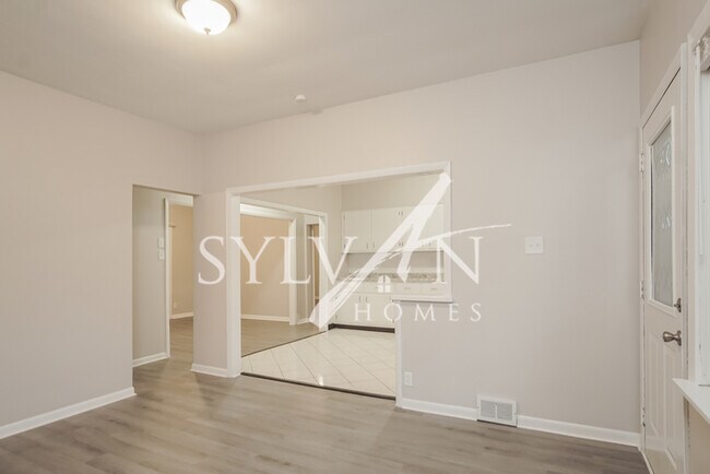 Building Photo - 3BR Brick Rancher Available Now!