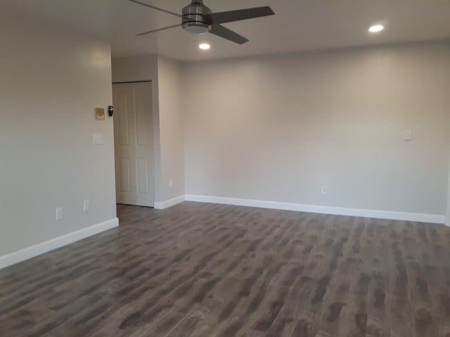 Foto del edificio - 7437 Haskell Ave