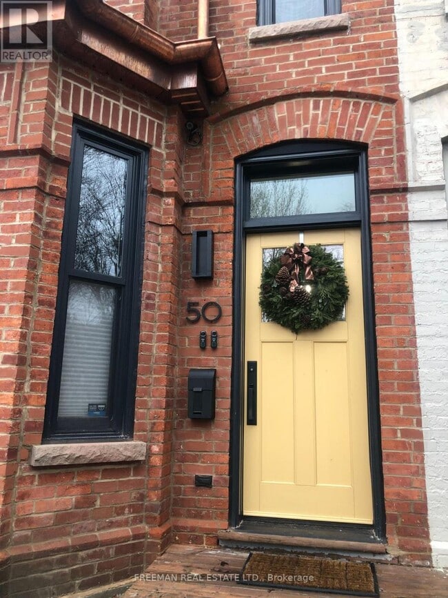 Building Photo - 50 Russell St