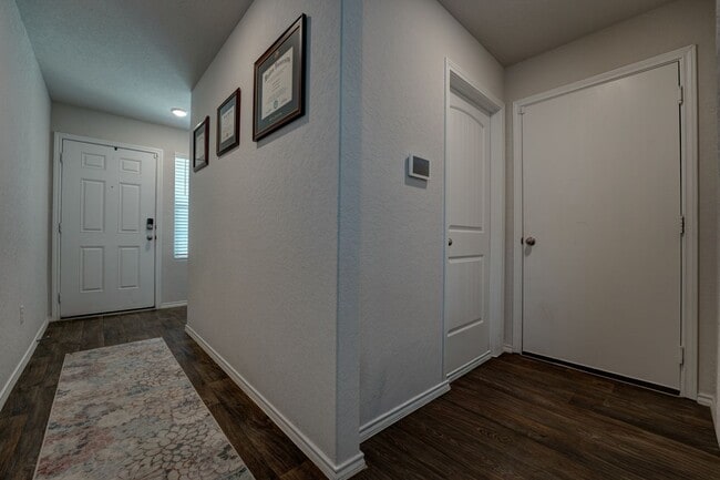 Building Photo - 153 Roanwood Dr