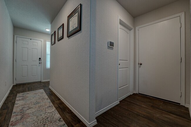 Foto del edificio - 153 Roanwood Dr