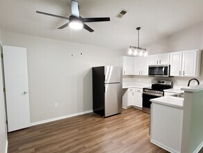 Building Photo - Highclere Apartments