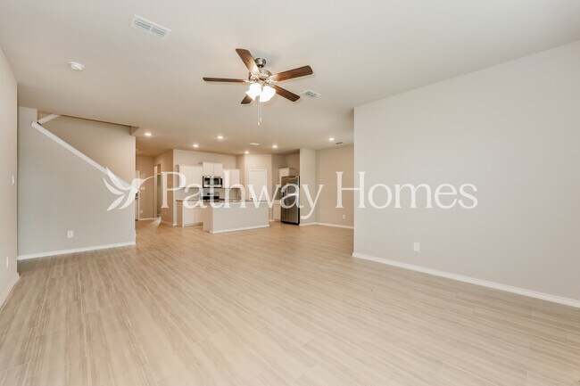 Foto del edificio - 908 Birch Dr