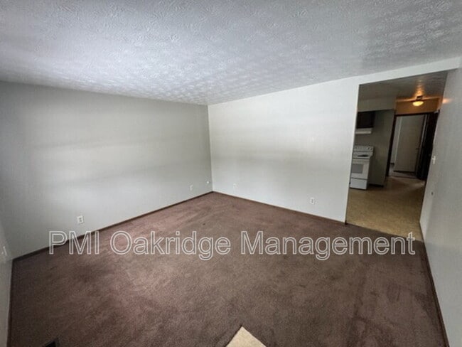 Building Photo - 205 Debbie Dr