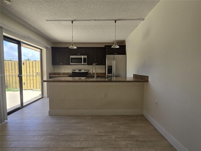 Foto del edificio - 824 Blue Ridge Cir