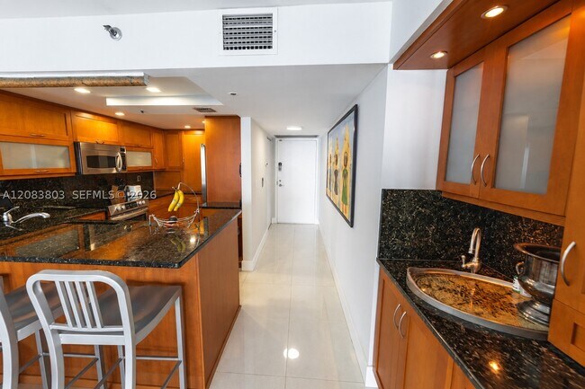Foto del edificio - 1717 N Bayshore Dr