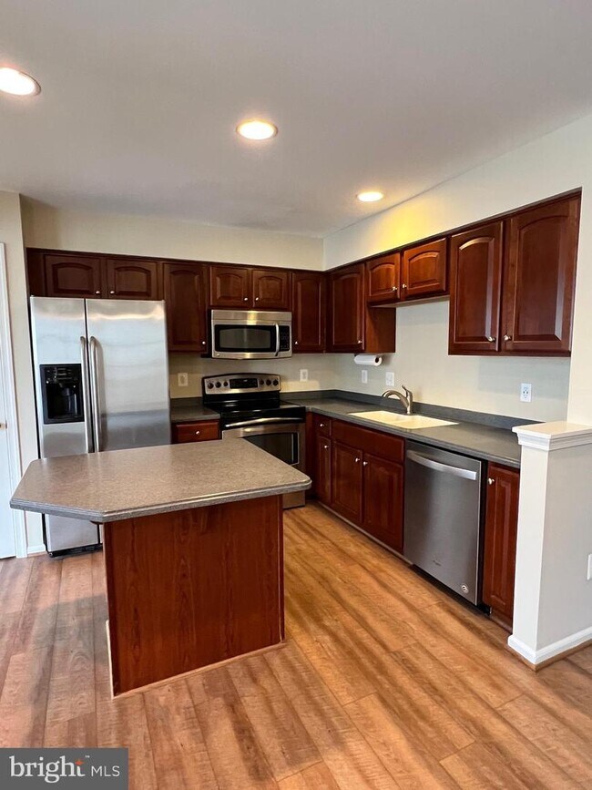 Building Photo - 1230 Steed St