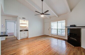 Building Photo - 5711 Sugar Hill Dr