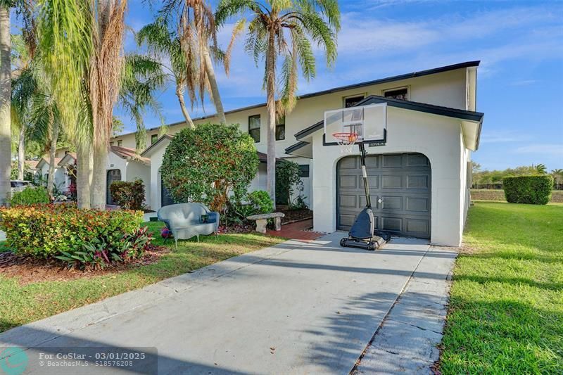 Foto principal - 8904 SW 22nd St