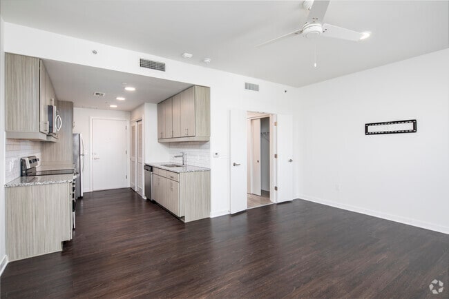 Studio, 1 bath, 515 sq ft - Lakeview Green Apartments