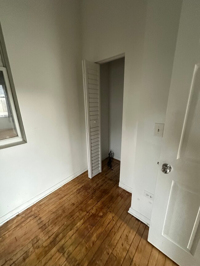 Building Photo - 1626 S Karlov Ave