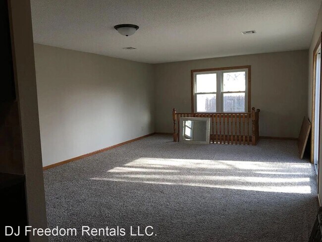 Foto del edificio - 3 br, 1 bath House - 266 N. Ward Parkway