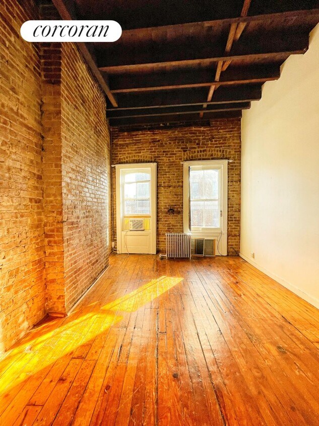 Foto principal - 50 E 1st St