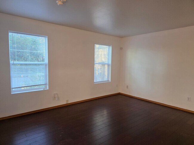 Foto del edificio - 3 Bedroom Duplex in Kingston!