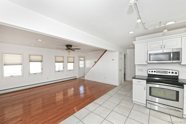 Building Photo - 33 Robin Ln