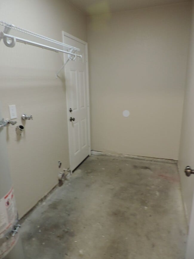 Building Photo - SAN835