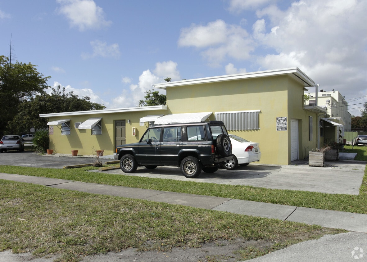 Foto del edificio - 12610-12648 NE 11th Ave