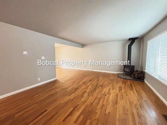 Building Photo - 708 Highland St