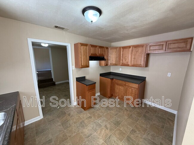 Building Photo - 1704 Cleoford Ave