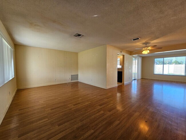 Building Photo - 2 Bedroom, 2 Bath HOUSE in Seminole with a...