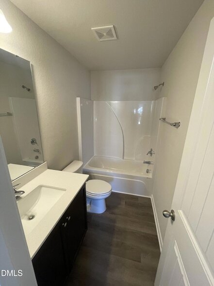 Building Photo - 1075 Peony Ln