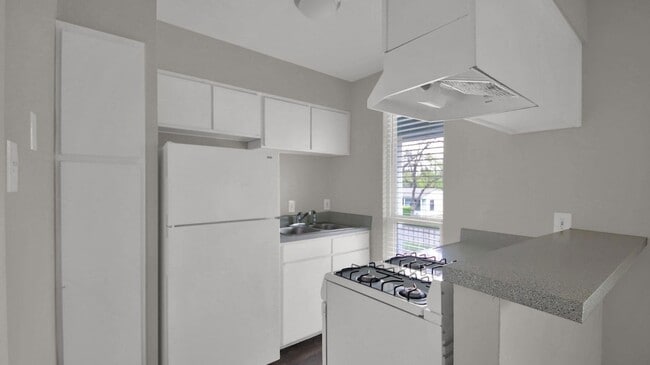 Building Photo - 4406 Avenue C