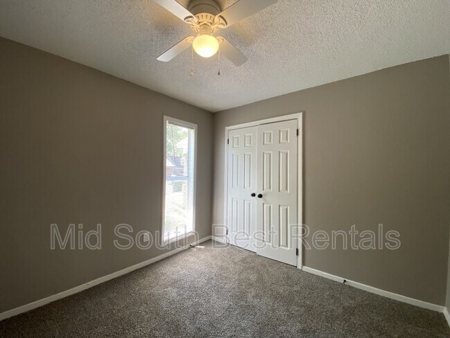 Foto del edificio - 5732 Woodbourne Ct