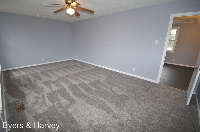 Building Photo - 3 br, 1.5 bath House - 426 Peterson Lane